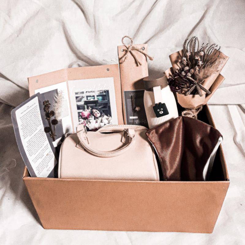 HANGOUT GIFTBOX,  kado pacar, wanita, anniversary, kado lucu,  kado sidang hampers sempro