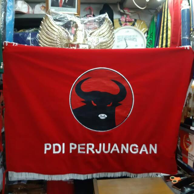 Bendera PATAKA PDI PERJUANGAN