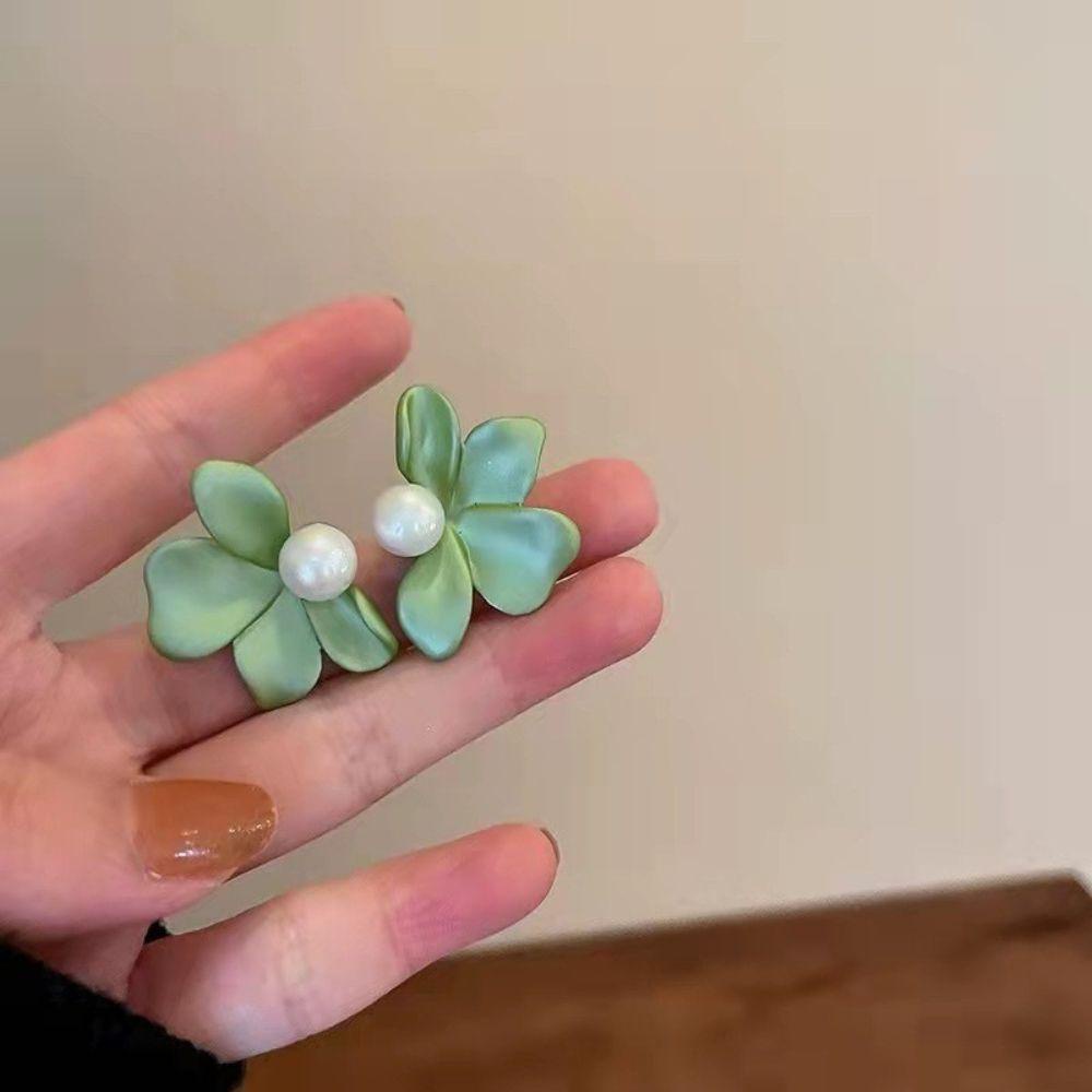 Agustina Wanita Stud Earrings Musim Semi Musim Panas Sederhana Fashion Match Cahaya Mewah Perhiasan Telinga Temperamen Kelopak Bunga Stud Earrings