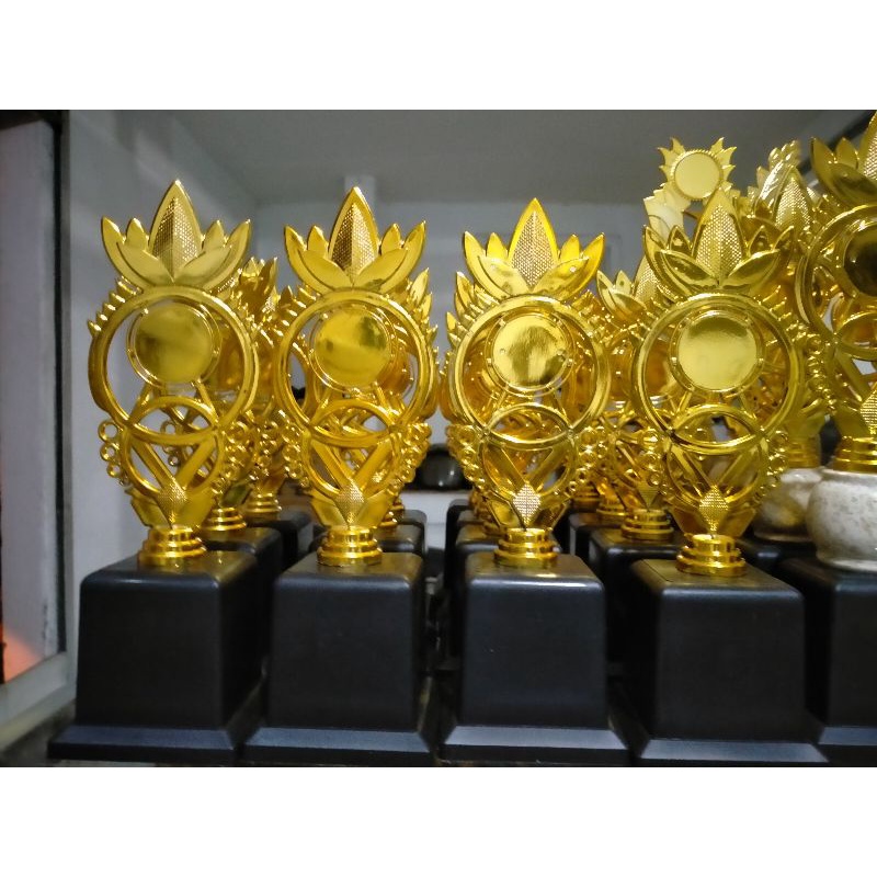 

Trophy Mini + Stiker