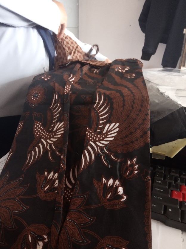 Batik Couple Keluarga • Batik Couple Keluarga Sania Ruffle Ori Ndoro Jowi Motif Dimensi Abu