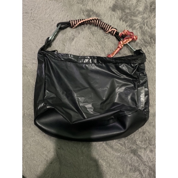 shoulder bag antidote