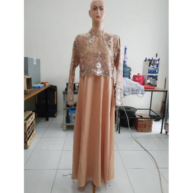 Dress pesta krem