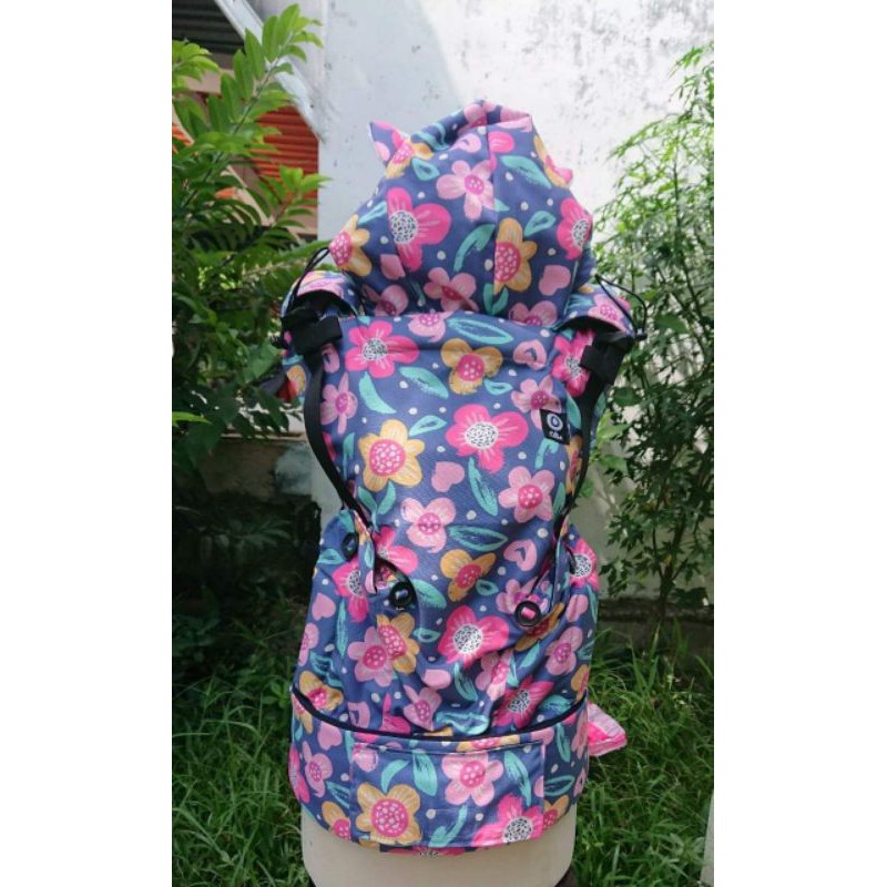 Gendongan depan miru dari olie babycarrier