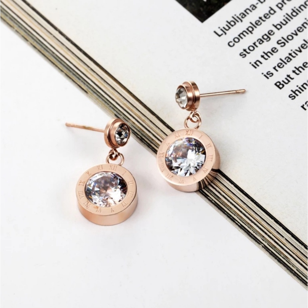 Anting Titanium Bvlgr Bulat Romawi 2 Crystal Artifisial Warna Rose Gold dan Gold