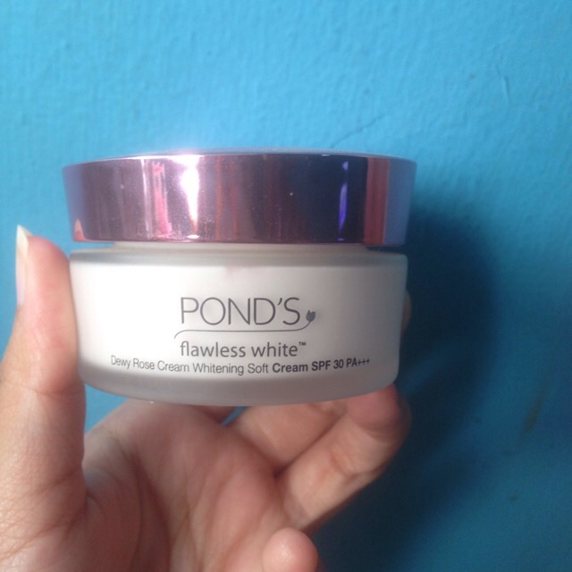 

Pond's Flawless White