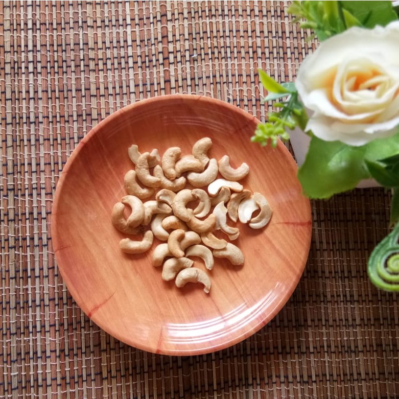 

Kacang Mete Wonogiri Goreng Belah