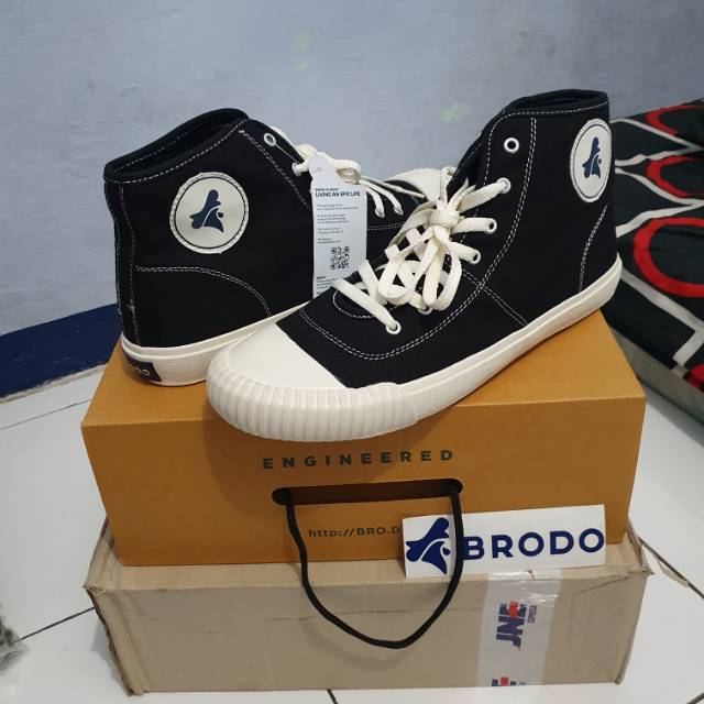 Sepatu Brodo vulcan black white size 46