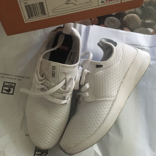Sepatu Globe
