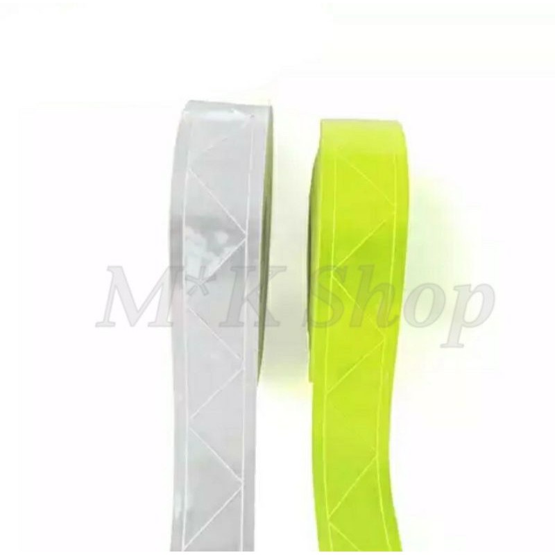 Scortligh Plastik/Scortlight PVC /skotlet/Reflectif tape motif Segi tiga ukuran  5 Cm x 50 m