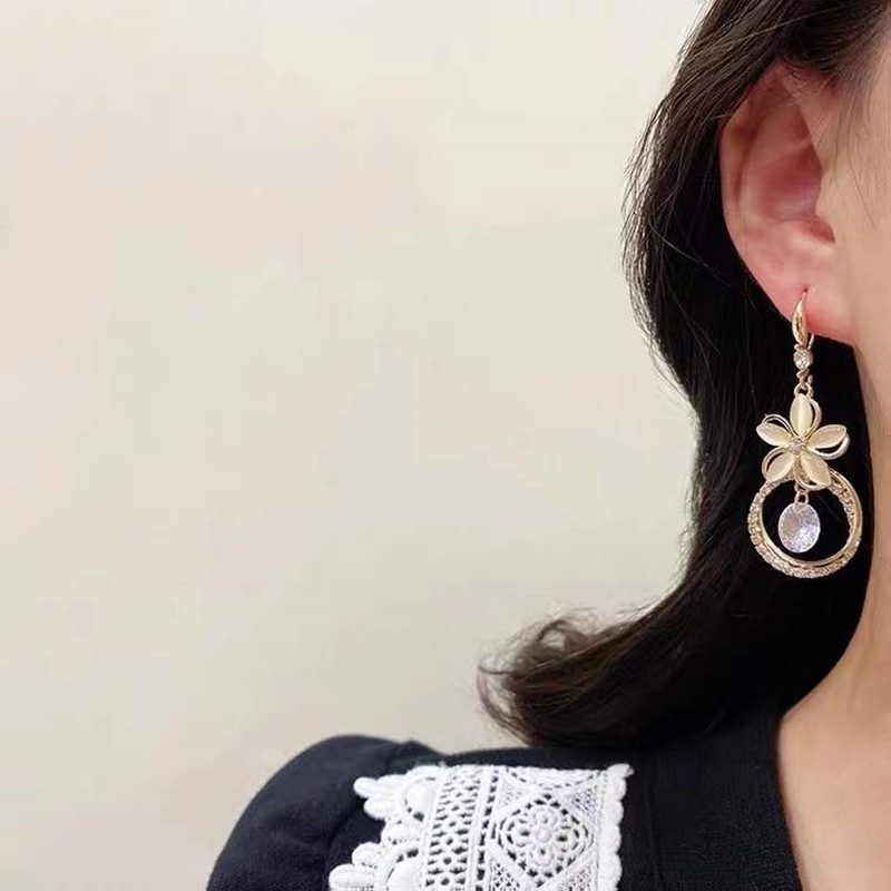 Anting Gantung Panjang Tusuk Gaya Vintage Korea Motif Bunga Aksen Opal + Berlian Imitasi Untuk Wanita