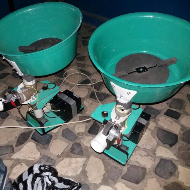 Robot pingpong bisa spin/cop dam geleng-geleng