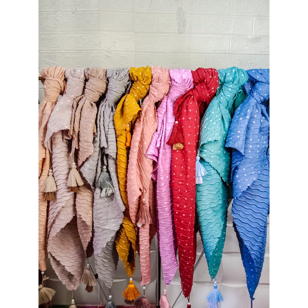 SEGIEMPAT PLISKET POLKADOT / HIJAB SEGI EMPAT BANDUL / JILBAB SEGI 4 MOTIF KEKINIAN