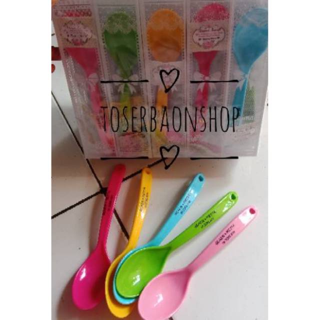 Souvenir pernikahan sendok makan plastik kemasan mika bermotif