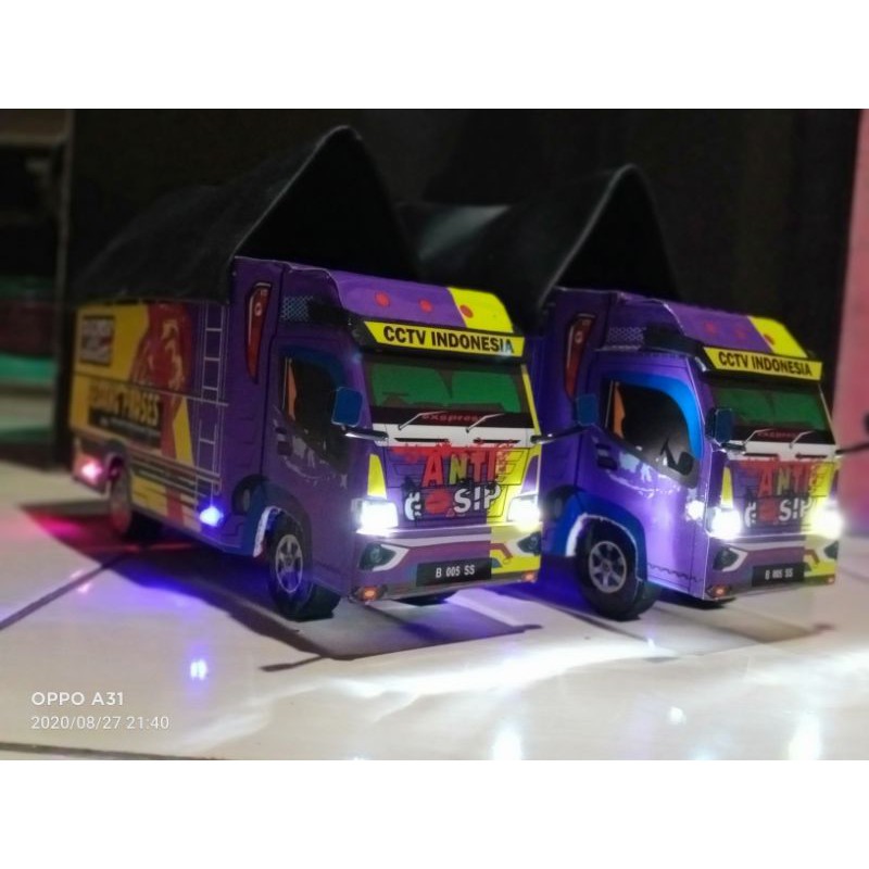 miniatur truck oleng BISA CUSTOM FOTO DAN NAMA DI PINTU BELAKANG