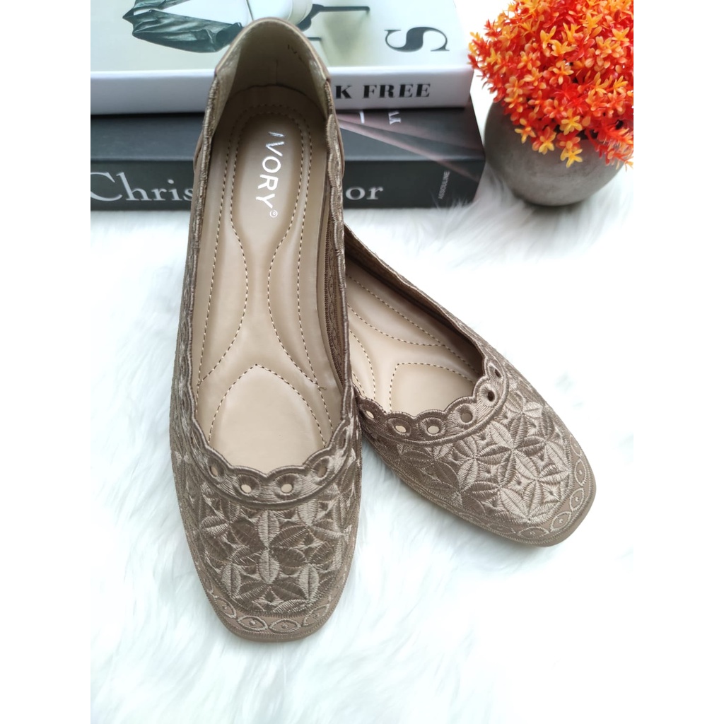 IVORY Sepatu Wanita Flat Import Full Bordir KT820-5