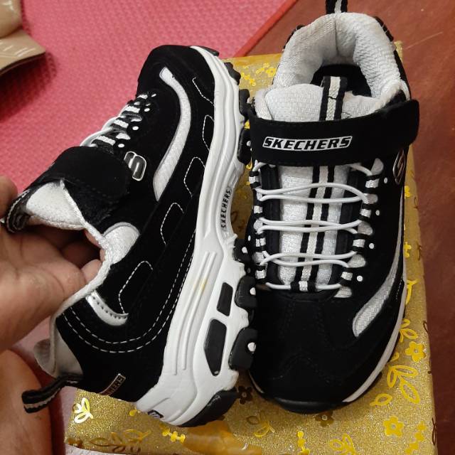 Sold by ig Skechers 36 bisa 37 dan topi