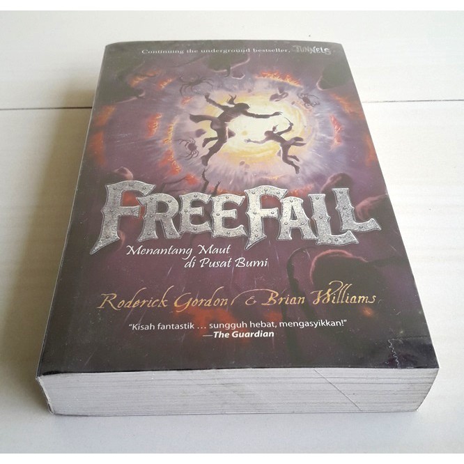 Jual Novel Free Fall (buku ke 3 seri Tunnels) Shopee Indonesia