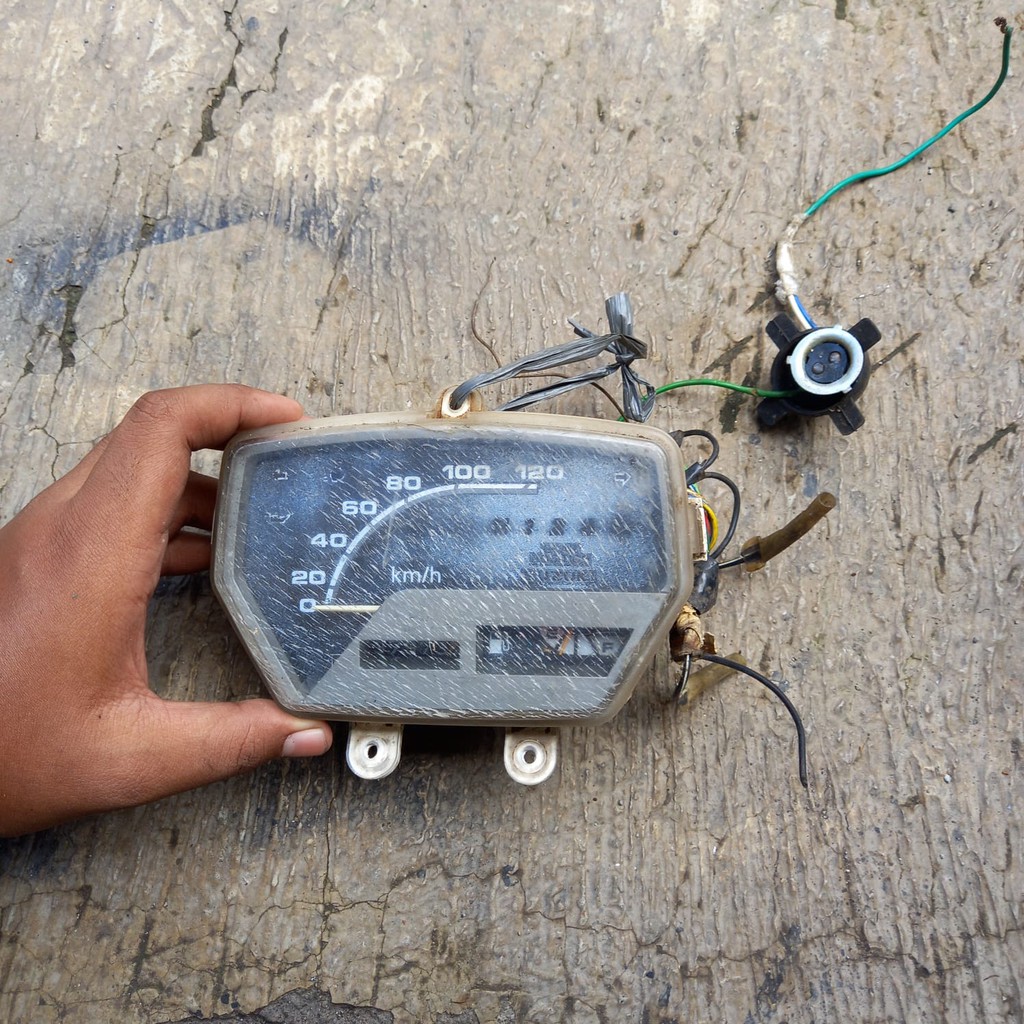 Speedometer Suzuki RC 100 bravo original