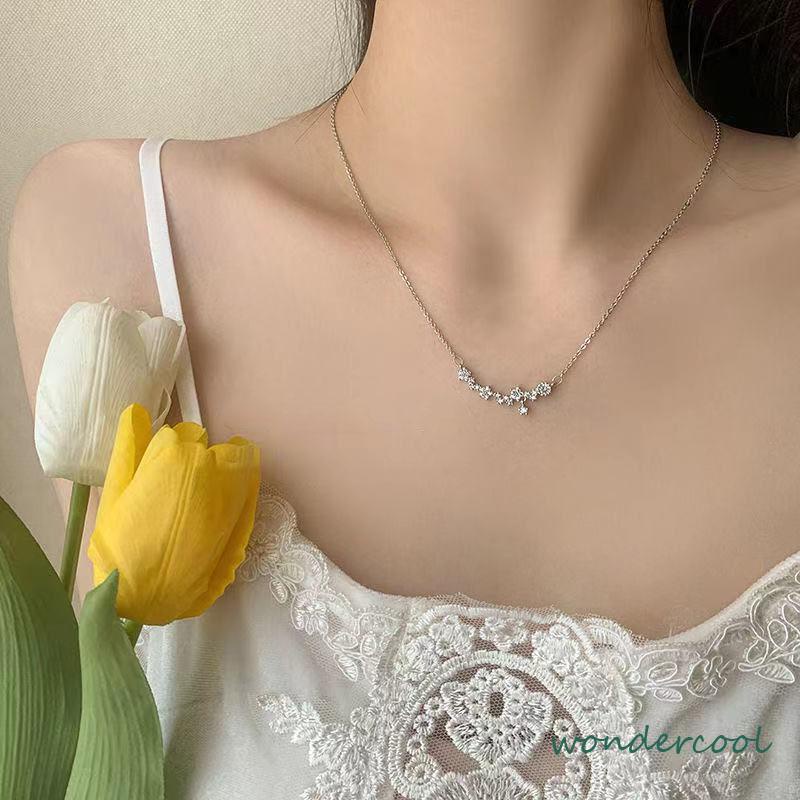 Flash Diamond Flower Star Wanita Ringan Mewah Desain Niche Fashion Mengkilap Kalung All-Match-Won