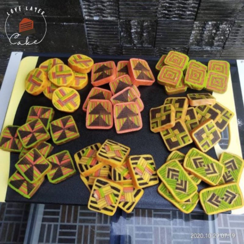 

LAPIS SARAWAK FULL KUNING TELUR TANPA TERIGU