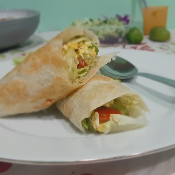 

Guacamole wrap premium home made with fresh vege - Scramble Egg