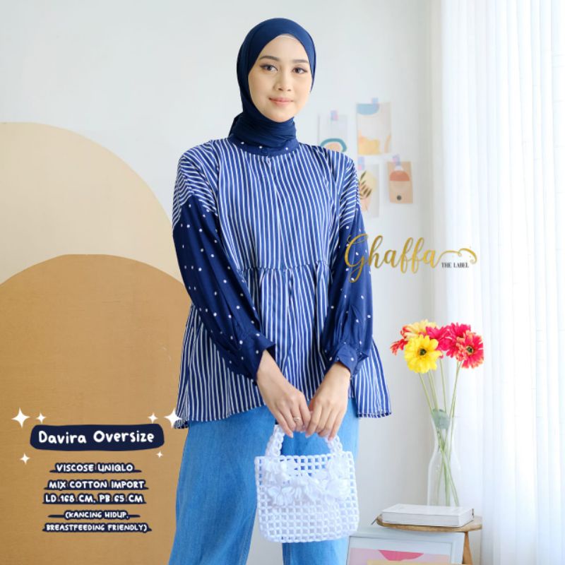 Davira Oversize blouse motif garis by Ghaffa the label