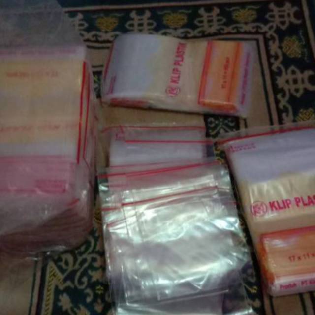 

Plastik kllip ukuran 11 x 17 cm ( harga per 10 pcs)