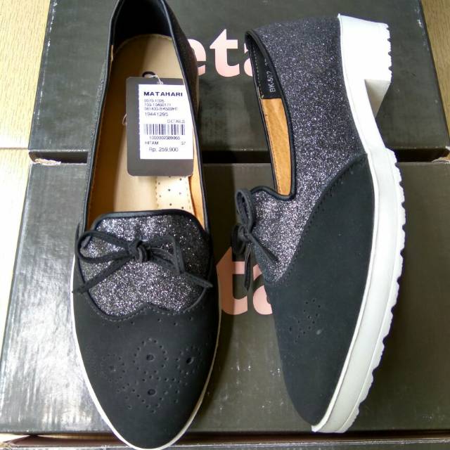 DETAILS sepatu wanita