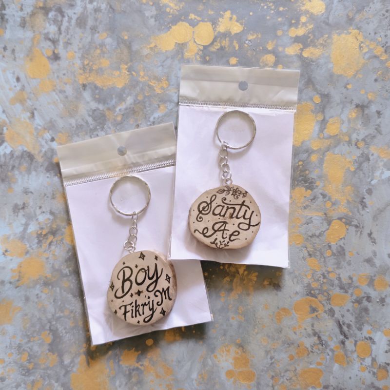 custom gantungan kunci kayu