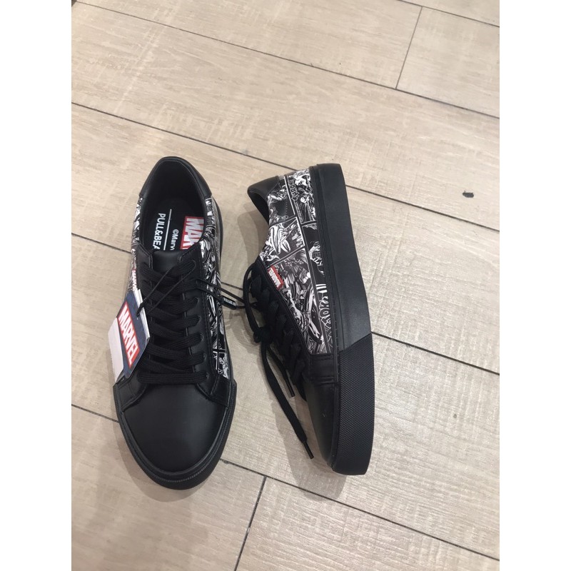 Sepatu Marvel by Pull&Bear