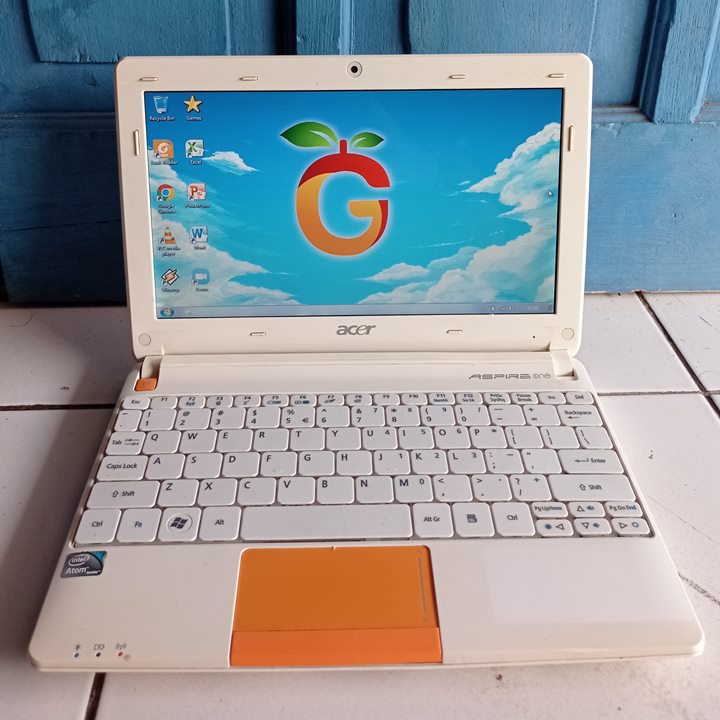 Acer Aspire One Happy 2 RAM 2GB Putih Orange Jingga Netbook Notebook Second Bekas Bluetooth Wifi