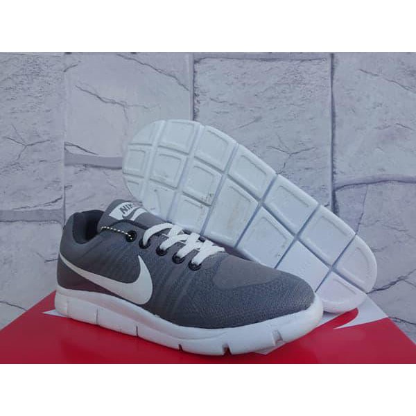 nike free run kids silver