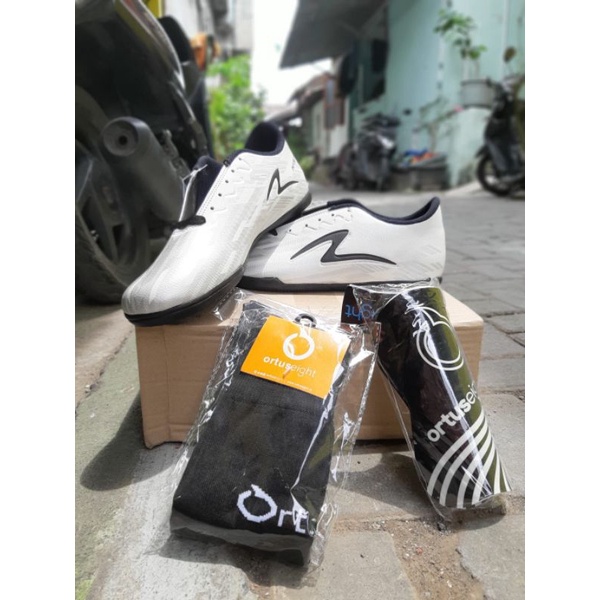 PAKET KOMPLIT 3 SEPATU FUTSAL KAOS KAKI DEKER // GROSIR SOLO