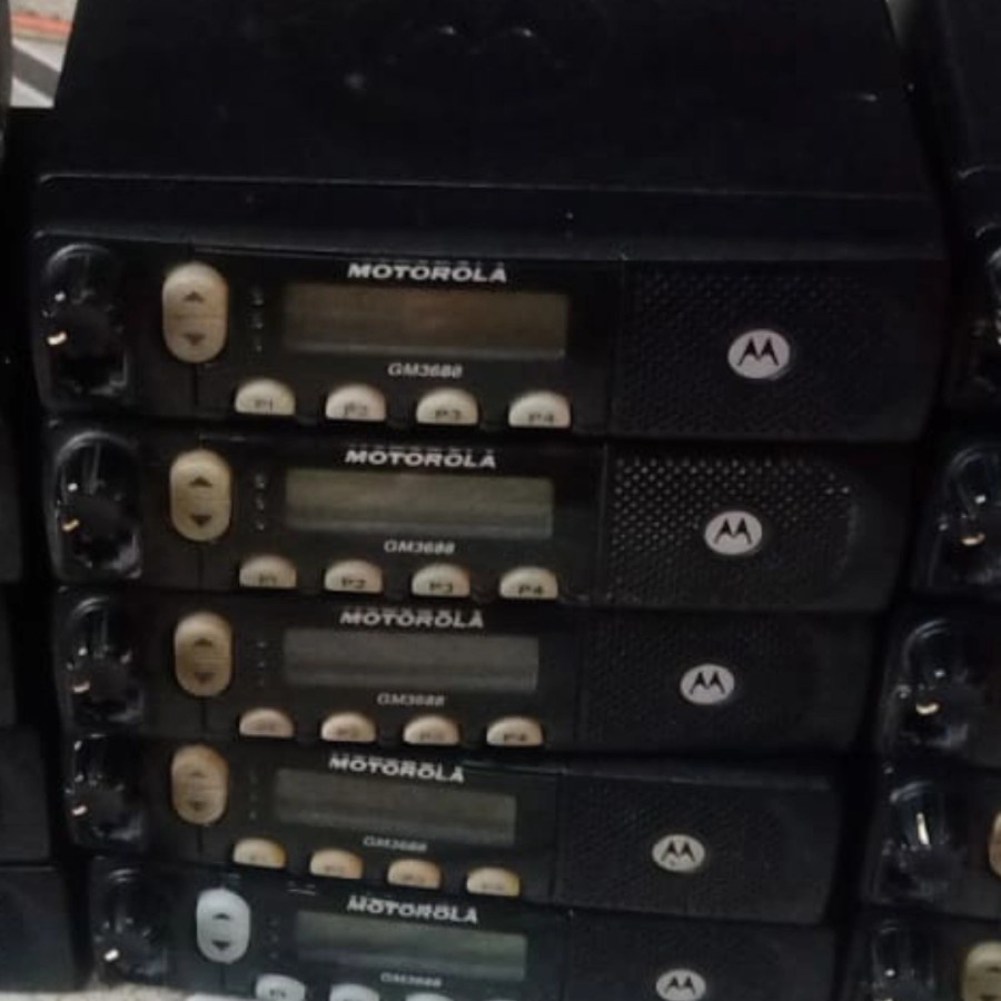RADIO RIG MOTOROLA UHF 350 MHZ RADIO SAJA