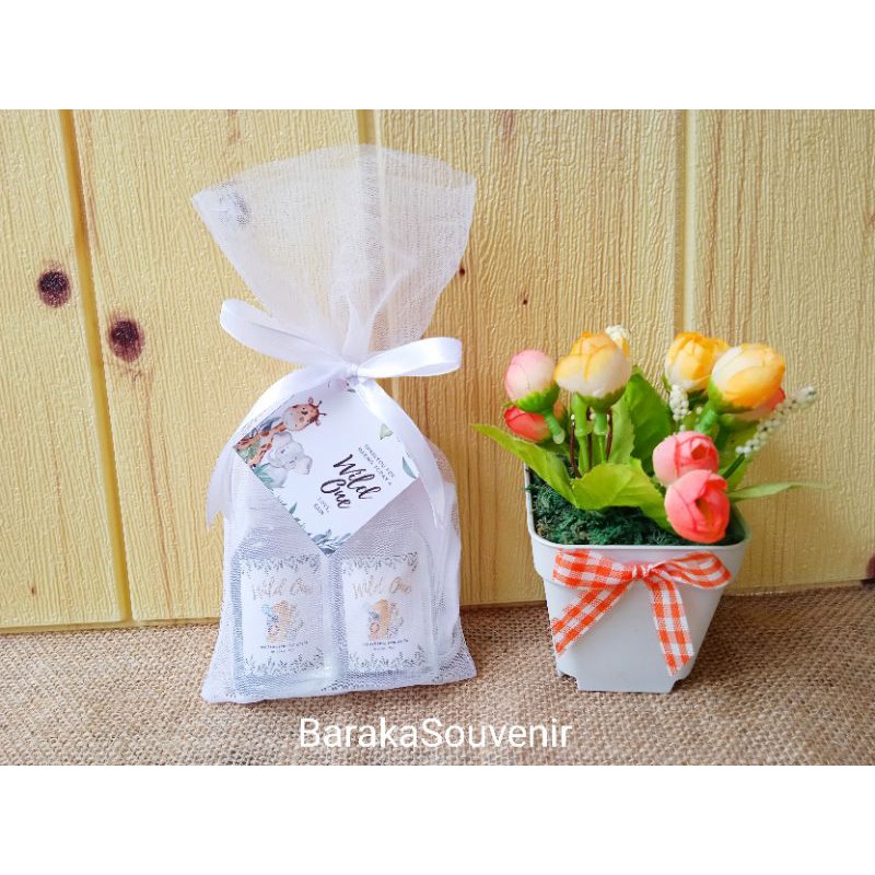Souvenir hand sanitizer + hand soap 30 ml dan masker kemas tile / tulle