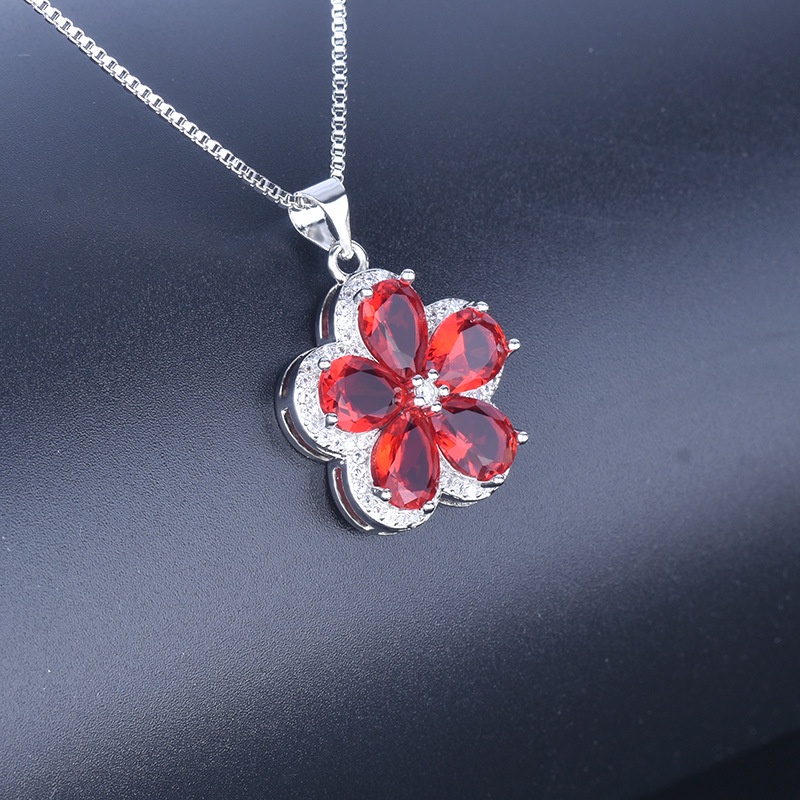 [Ready Stock]Fashion New Inlaid Color Gemstone Necklace Parthenocissus Grass Pendant