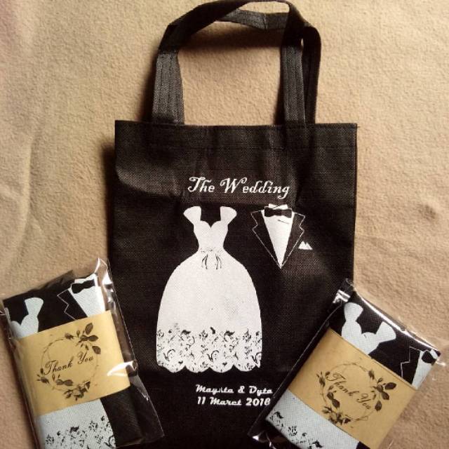 

Tas souvenir pernikahan