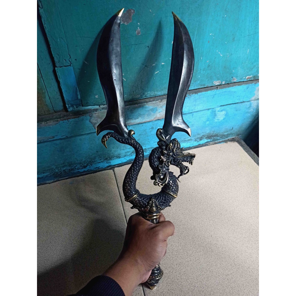 Koleksi Benda Antik Pusaka Tombak Pataka Naga Baruna Klasik