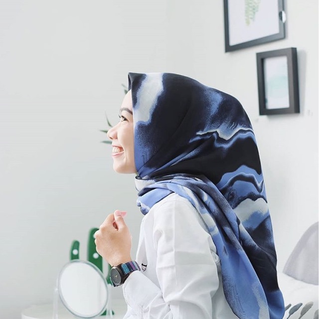 HIJAB VOAL MOTIF MARMER DENIM