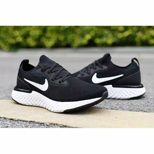 Sepatu Nike Sneaker Nike Epic React Flyknit Black White Nike High Premium Nike Original