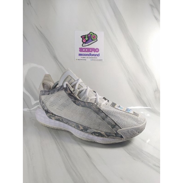 sepatu basket Dame 5