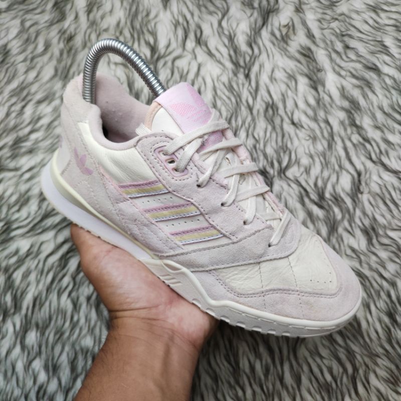 Sepatu Sneakers Wanita adidas Originals AR Trainer Womens