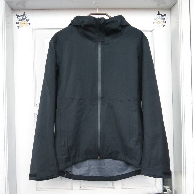 Jaket Uniqlo Blocktech Second Original