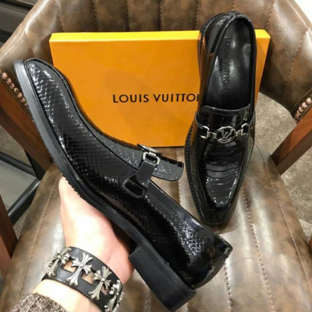 Sepatu pantofel lv mirror quality