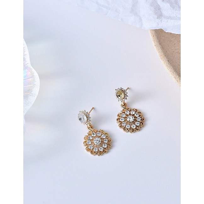 LRC Anting Tusuk Fashion Gold Pearl Crystal Fringed Rhinestone Earrings D06102