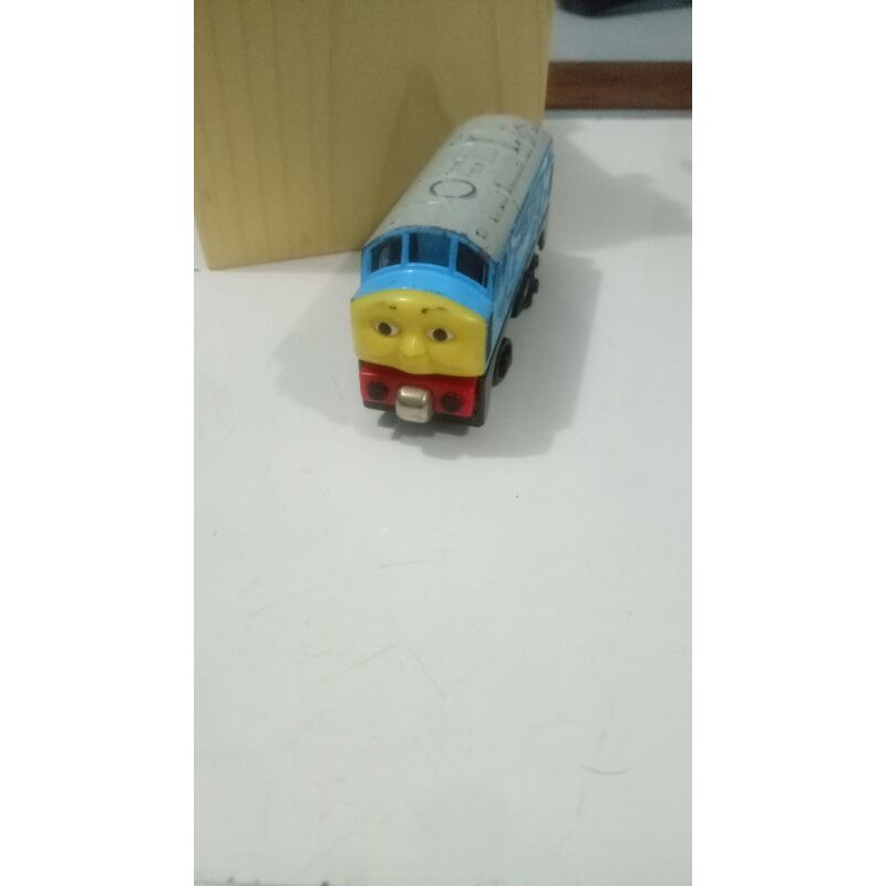 THOMAS AND FRIENDS D199 MAGNET PRELOVED