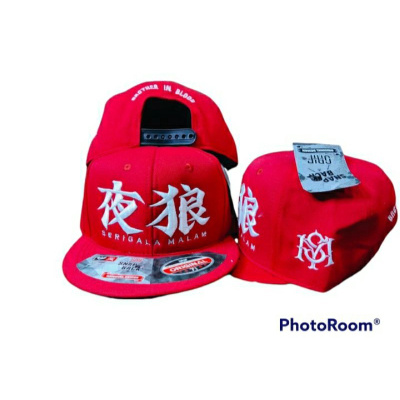 TOPI SNAPBACK SERIGALA MALAM RED EDITION