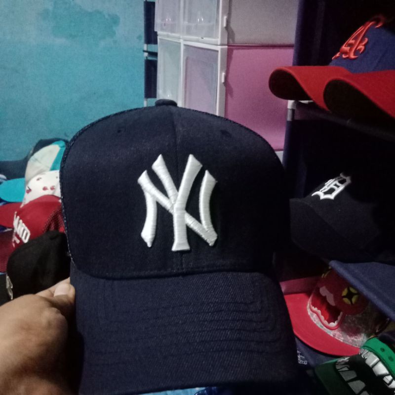 topi second branded ny