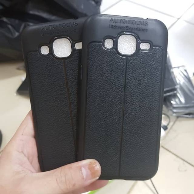 Soft Case Carbon Autofocus Leather Samsung Galaxy J2 2015 J200